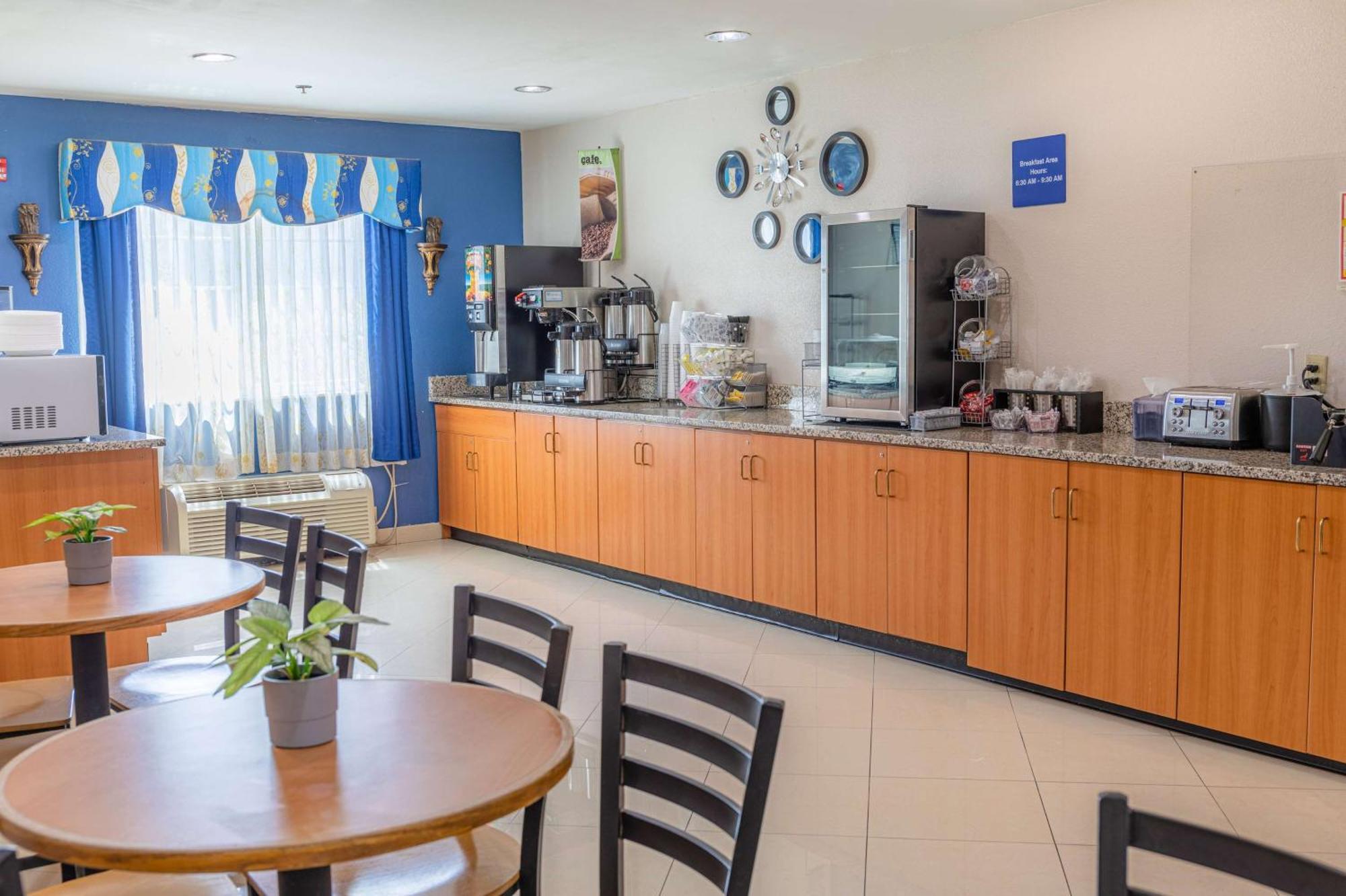 Microtel Inn & Suites By Wyndham Kingsland Naval Base I-95 Buitenkant foto