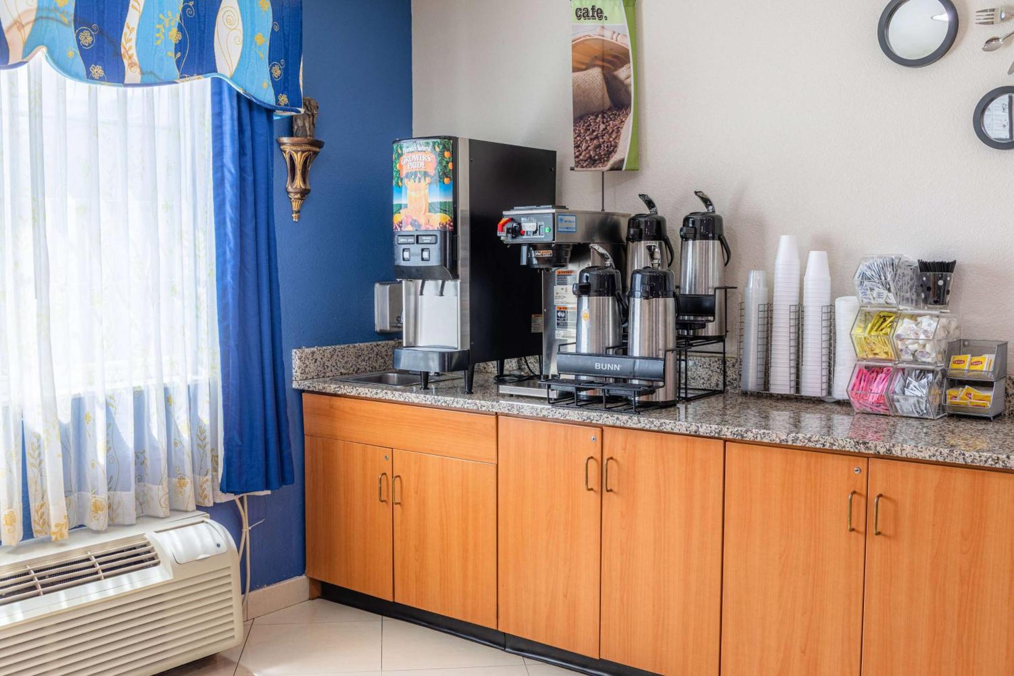 Microtel Inn & Suites By Wyndham Kingsland Naval Base I-95 Buitenkant foto